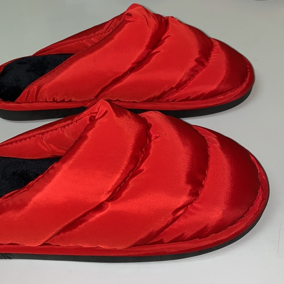 Red Puffer slippers - Picture 3 of 5